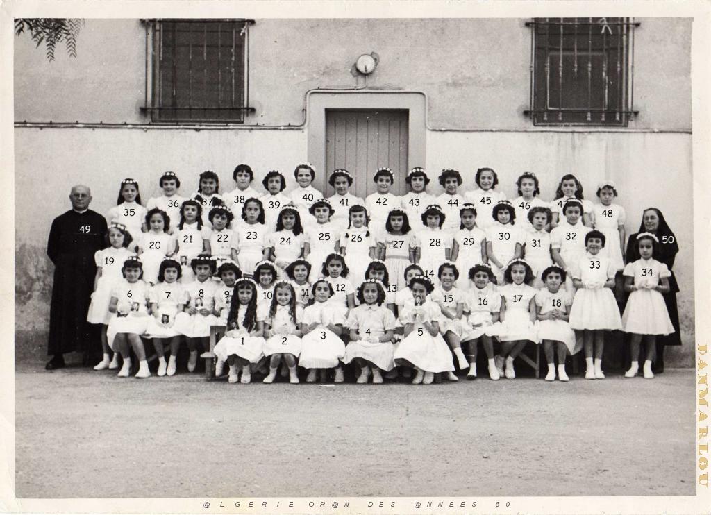 COMMUNIONS ORAN MARAVAL NOTRE DAME DE LOURDES 1958 1 JUIN FILLES.JPG